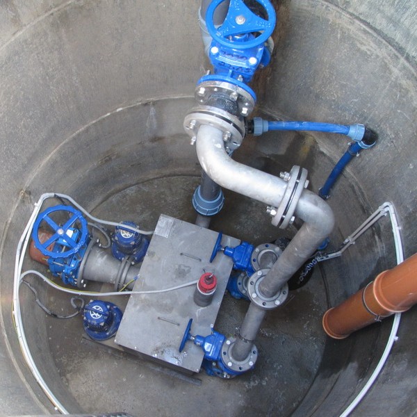 ایستگاه پمپاژ فاضلاب بتنی با پمپ های چینی